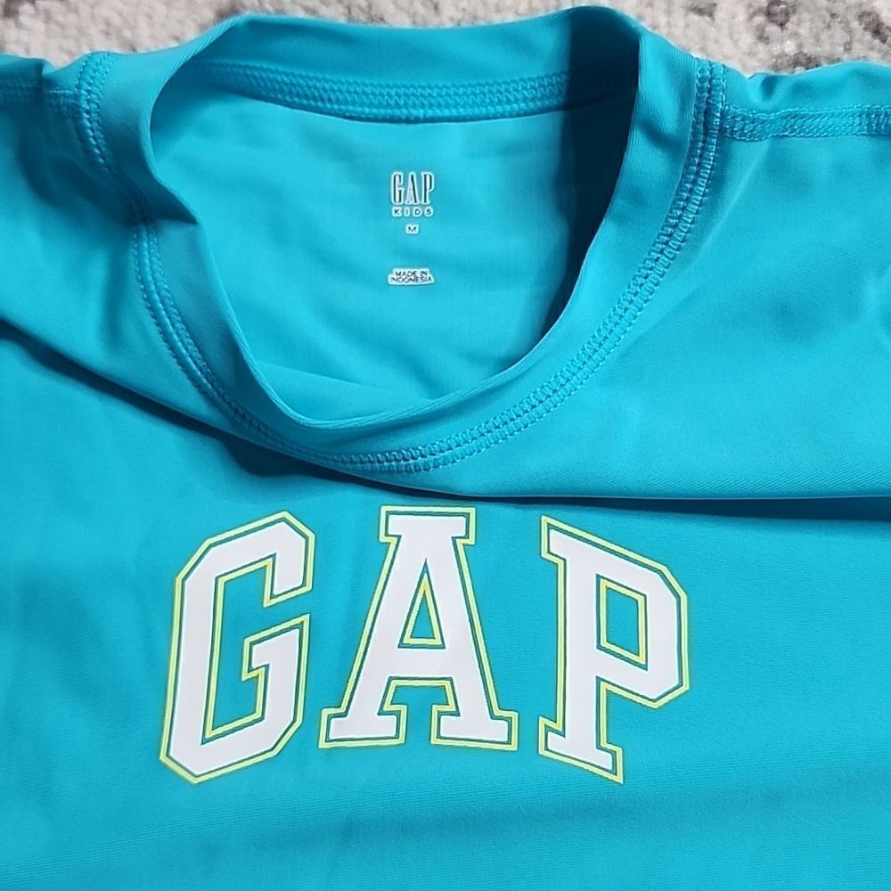 GAP Kids Graphic Rash Guard Size Medium NWT - Picture 3 of 5